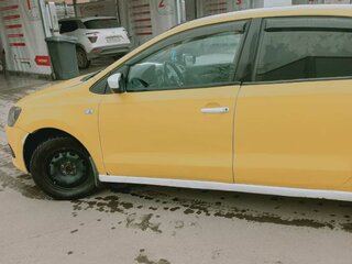 2012 Volkswagen Polo V, жёлтый, 320000 рублей, вид 4