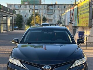 2021 Toyota Camry VIII (XV70) Рестайлинг, чёрный, 3500000 рублей, вид 1