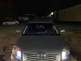 2008 Toyota Avensis II Рестайлинг, серебристый, 850000 рублей, вид 1