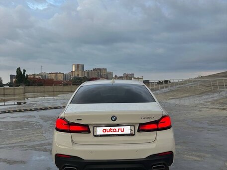 2020 BMW 5 серии 530d xDrive VII (G30/G31/G38) Рестайлинг, белый, 7200000 рублей, вид 4
