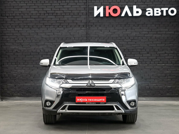2019 Mitsubishi Outlander III Рестайлинг 3, серебристый, 2050000 рублей - вид 2