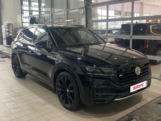 2020 Volkswagen Touareg III, чёрный, 5830000 рублей, вид 3