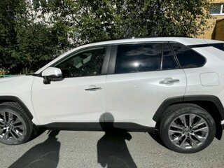 2020 Toyota RAV4 V (XA50), белый, 3000000 рублей, вид 4