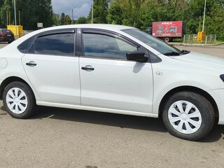 2018 Volkswagen Polo V Рестайлинг, белый, 850000 рублей, вид 3