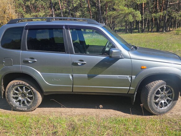2019 Chevrolet Niva I Рестайлинг, серебристый, 920000 рублей - вид 2