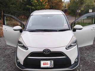 2017 Toyota Sienta II, белый, 1380000 рублей, вид 1