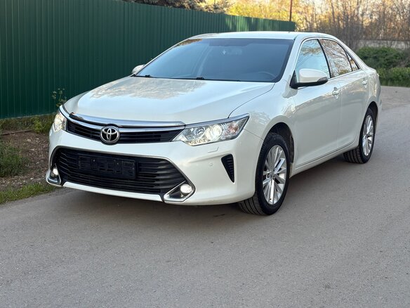 2016 Toyota Camry VII (XV50) Рестайлинг, белый, 2285000 рублей - вид 1