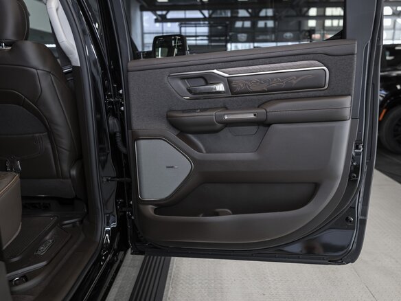 2026 Ram 1500 Crew Cab eTorque V Рестайлинг, чёрный, 12019113 рублей - вид 16