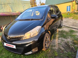 2013 Toyota Vitz III (XP130), чёрный, 800000 рублей, вид 2