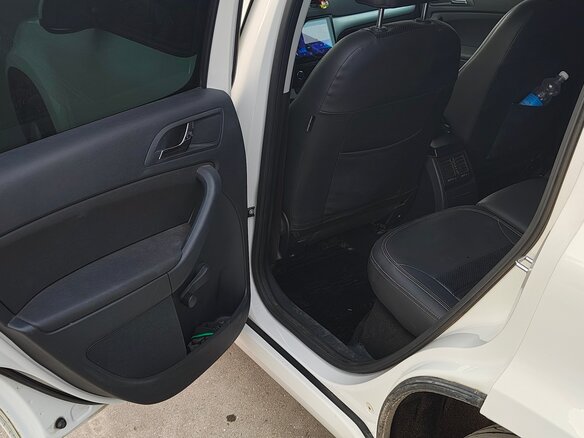 2015 Skoda Yeti I Рестайлинг, белый, 1535000 рублей - вид 9