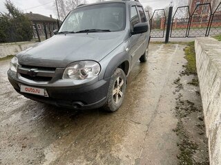 2016 Chevrolet Niva I Рестайлинг, серый, 730000 рублей, вид 3