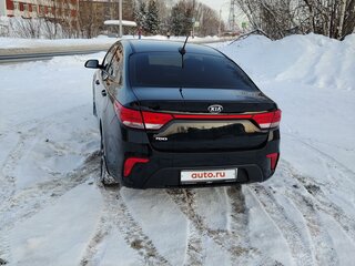 2019 Kia Rio IV, чёрный, 1230000 рублей, вид 4