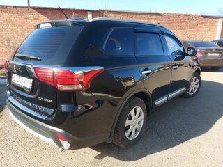 2016 Mitsubishi Outlander III Рестайлинг 2, чёрный, 1870000 рублей, вид 3