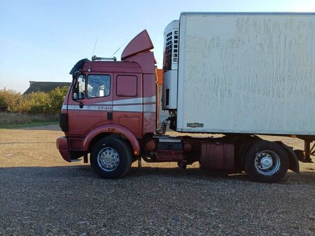 1991 Mercedes-Benz SK, красный, 3500000 рублей, вид 1