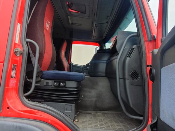 2008 Volvo FM, красный, 4900000 рублей - вид 21