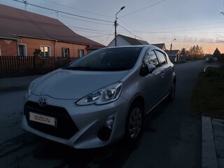 2015 Toyota Aqua I Рестайлинг, серебристый, 1030000 рублей, вид 2
