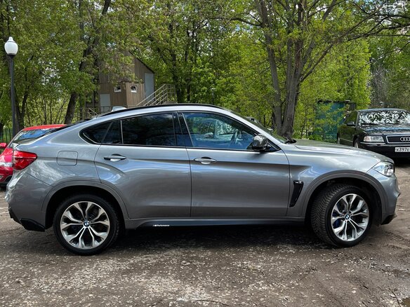 2017 BMW X6 M50d II (F16), серый, 5300000 рублей - вид 2