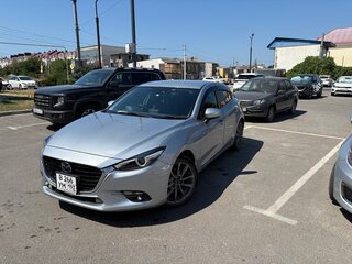 2017 Mazda Axela III Рестайлинг, серебристый, 1700000 рублей, вид 2