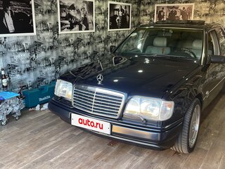1995 Mercedes-Benz E-Класс 320 I (W124), чёрный, 2500000 рублей, вид 2