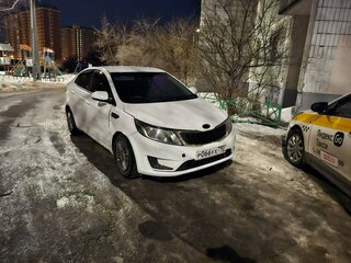 2013 Kia Rio III, белый, 600000 рублей, вид 2