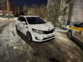 2013 Kia Rio III, белый, 600000 рублей - вид 1