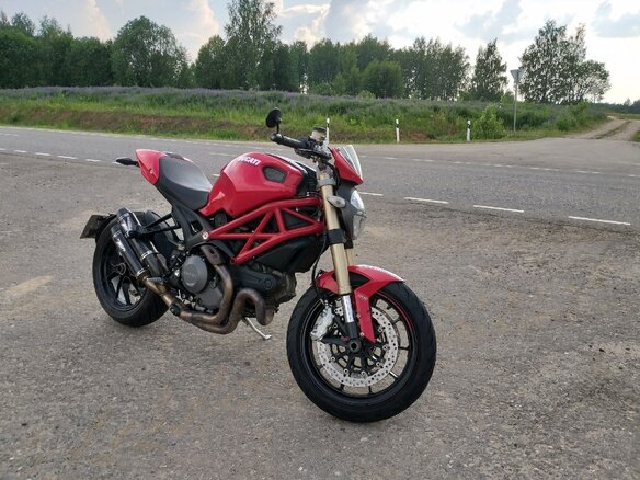 2011 Ducati Monster 1100, красный - вид 2