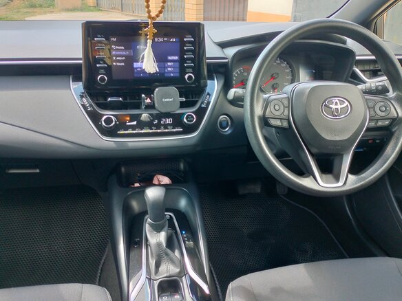 2021 Toyota Corolla Sport XII (E210), серебристый, 2000000 рублей - вид 17