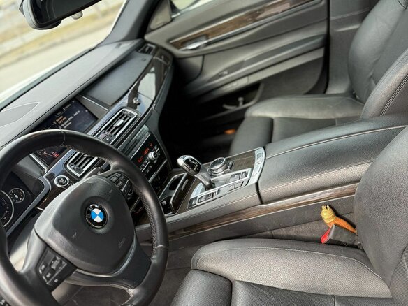 2015 BMW 7 серии Long 740Li xDrive V (F01/F02/F04) Рестайлинг, белый, 2700000 рублей - вид 7