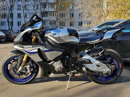 2015 Yamaha YZF-R1, серебристый, 1700000 рублей, вид 2