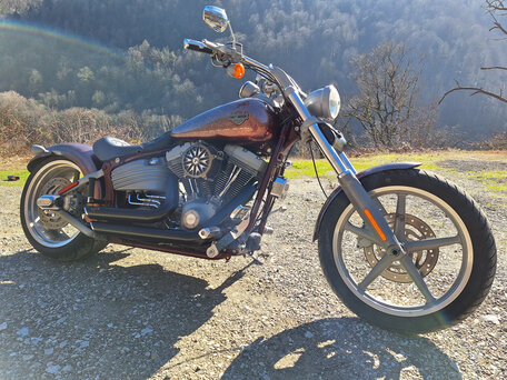 2009 Harley-Davidson Rocker C, пурпурный, 750000 рублей, вид 1
