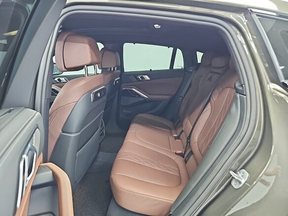2025 BMW X6 30d III (G06) Рестайлинг, серебристый, 12830000 рублей - вид 13