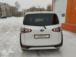 2017 Toyota Sienta II, белый, 1650000 рублей, вид 5