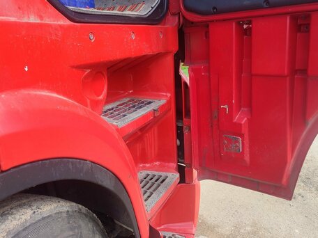 2002 DAF XF 95, красный, 2300000 рублей, вид 2