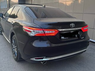 2023 Toyota Camry VIII (XV70) Рестайлинг, чёрный, 4400000 рублей, вид 2