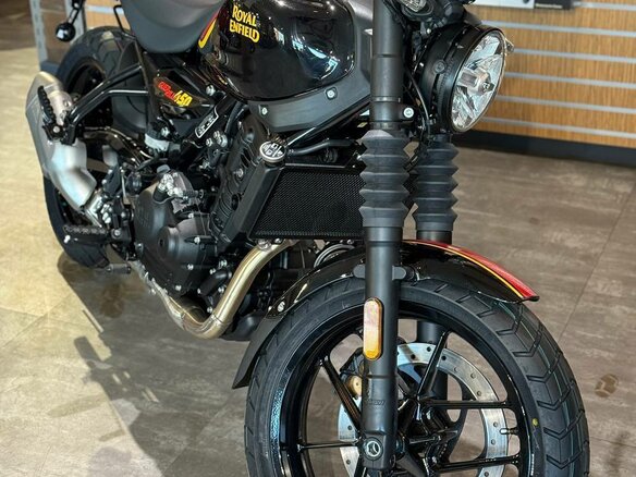 2025 Royal Enfield Guerrilla 450, чёрный, 554000 рублей - вид 14