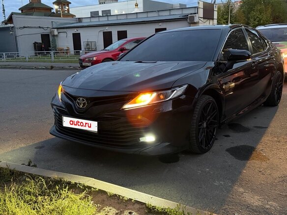 2019 Toyota Camry VIII (XV70), чёрный, 2300000 рублей - вид 1