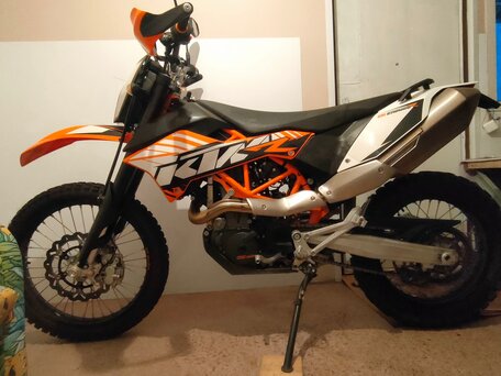 2013 KTM 690 Enduro R, оранжевый, 900000 рублей, вид 5
