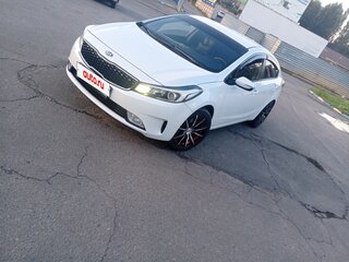 2018 Kia Cerato III Рестайлинг (Classic), белый, 1600000 рублей, вид 2