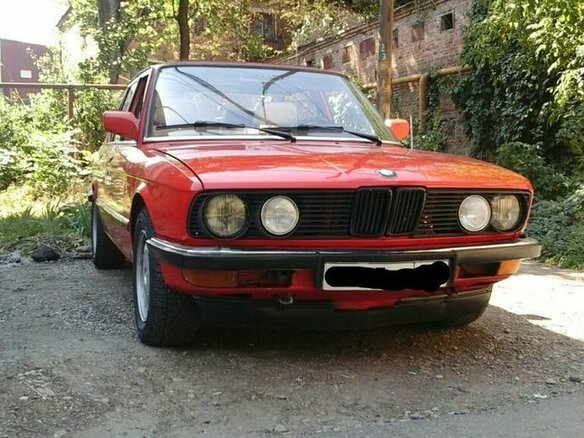 1984 BMW 5 серии 528i II (E28), красный