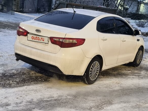 2013 Kia Rio III, белый, 600000 рублей - вид 15