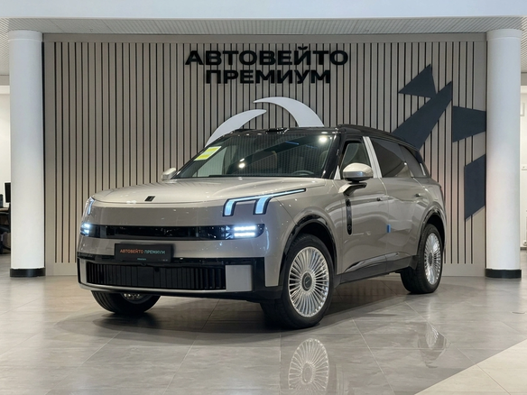 2026 Lynk & Co 900, серебристый, 8550000 рублей