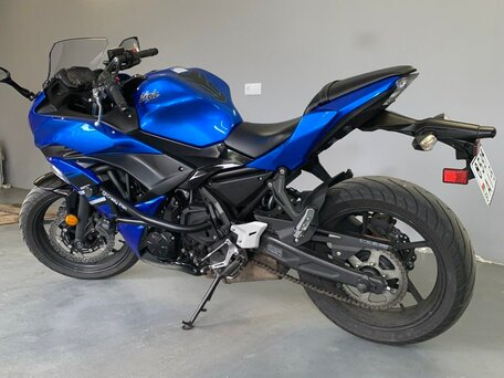 2018 Kawasaki Ninja 650, синий, 647800 рублей, вид 5