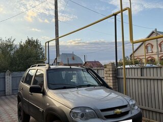 2014 Chevrolet Niva I Рестайлинг, коричневый, 460000 рублей, вид 3