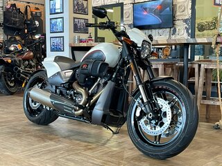 2018 Harley-Davidson FXDR 114, белый, 2200000 рублей, вид 4