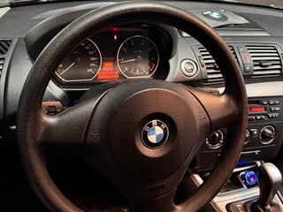2010 BMW 1 серии 116i I (E81/E82/E87/E88) Рестайлинг, чёрный, 799999 рублей, вид 4