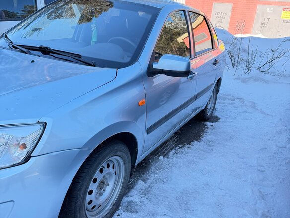 2013 Lada (ВАЗ) Granta I, голубой, 400000 рублей - вид 2