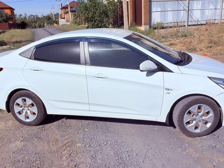 2016 Hyundai Solaris I Рестайлинг, белый, 860000 рублей, вид 3
