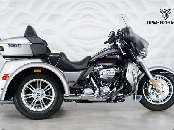 2016 Harley-Davidson Tri Glide, серебристый, 3499000 рублей