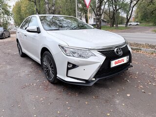 2015 Toyota Camry VII (XV50) Рестайлинг, белый, 1849000 рублей, вид 3