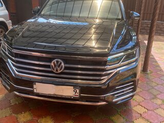 2018 Volkswagen Touareg III, чёрный, 5500000 рублей, вид 2